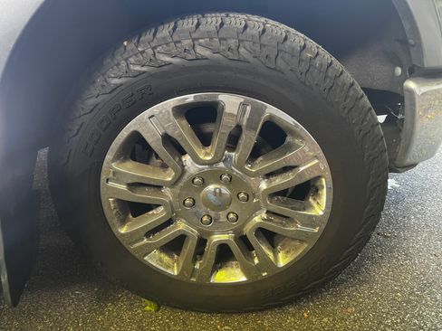 Used 2011 Ford F150 Lariat w/ Lariat Chrome Pkg image 12