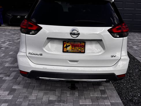 Used 2018 Nissan Rogue SV FWD image 4