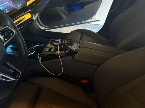 Used 2024 BMW i5 eDrive40i w/ M Sport Package image 4