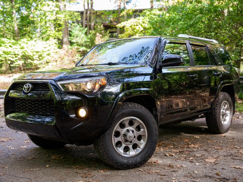 Used 2017 Toyota 4Runner SR5 image 14