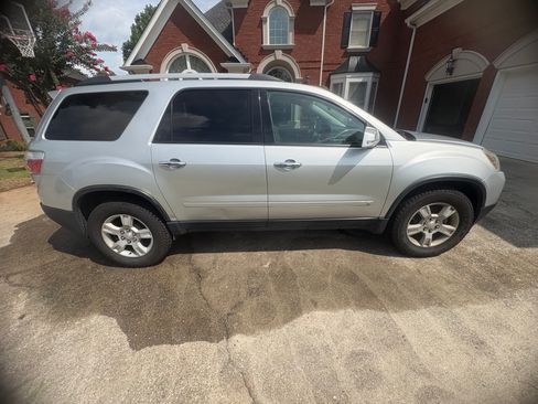 Used 2010 GMC Acadia SLE FWD image 6