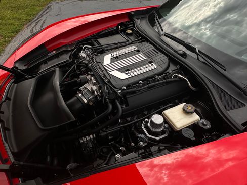 Used 2015 Chevrolet Corvette Z06 w/ 3LZ Preferred Equipment Group RWD image 8