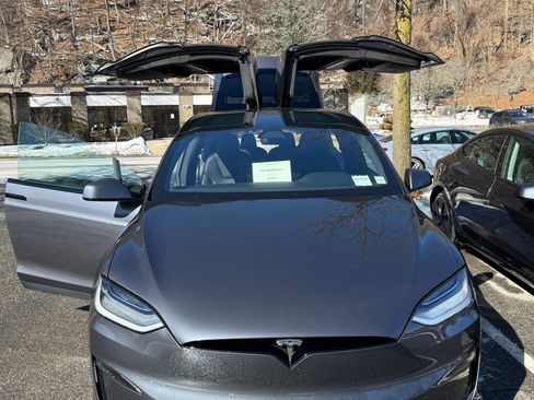 Used 2022 Tesla Model X AWD/4WD image 1