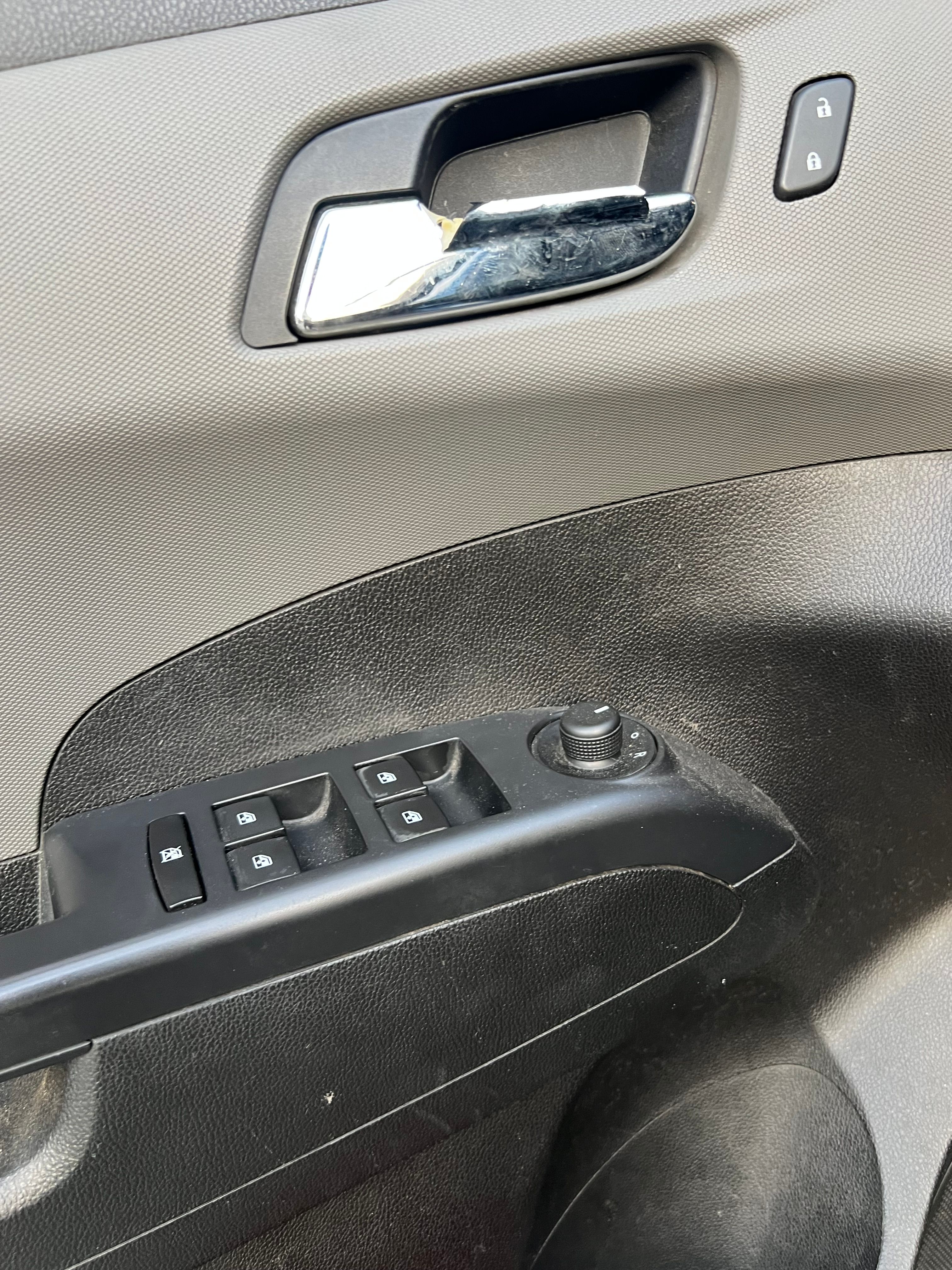 Used 2016 Chevrolet Sonic LT FWD image 8