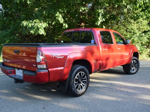 Used 2011 Toyota Tacoma 4x4 Double Cab w/ TRD Sport Pkg w/JBL Audio image 6