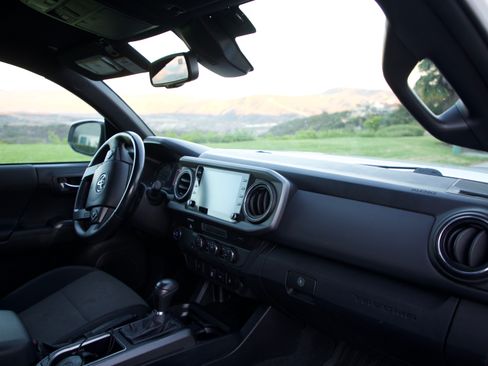 Used 2022 Toyota Tacoma TRD Off-Road RWD image 11