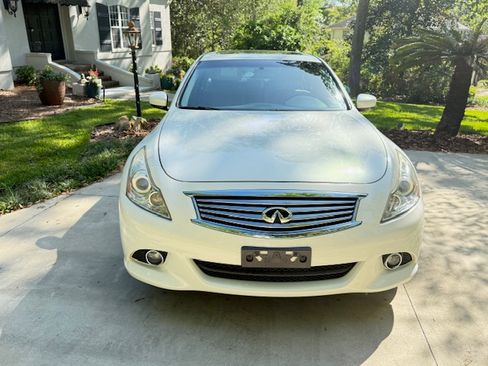 Used 2011 INFINITI G37 Journey w/ Premium Pkg image 9
