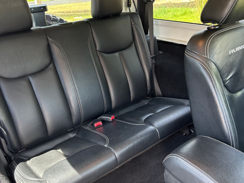Used 2015 Jeep Wrangler Rubicon image 12