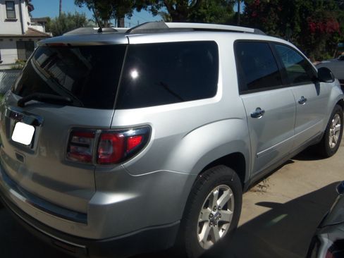 Used 2016 GMC Acadia SLE image 4