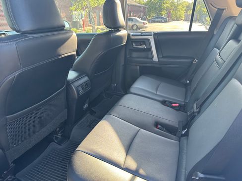 Used 2022 Toyota 4Runner SR5 Premium w/ Moonroof Package RWD image 15