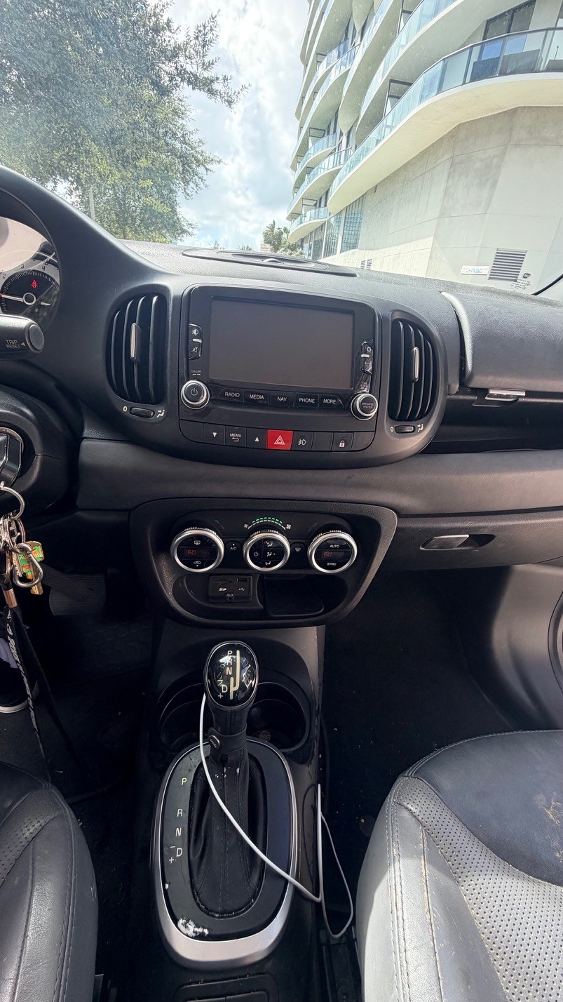 Used 2014 FIAT 500L Lounge FWD image 4