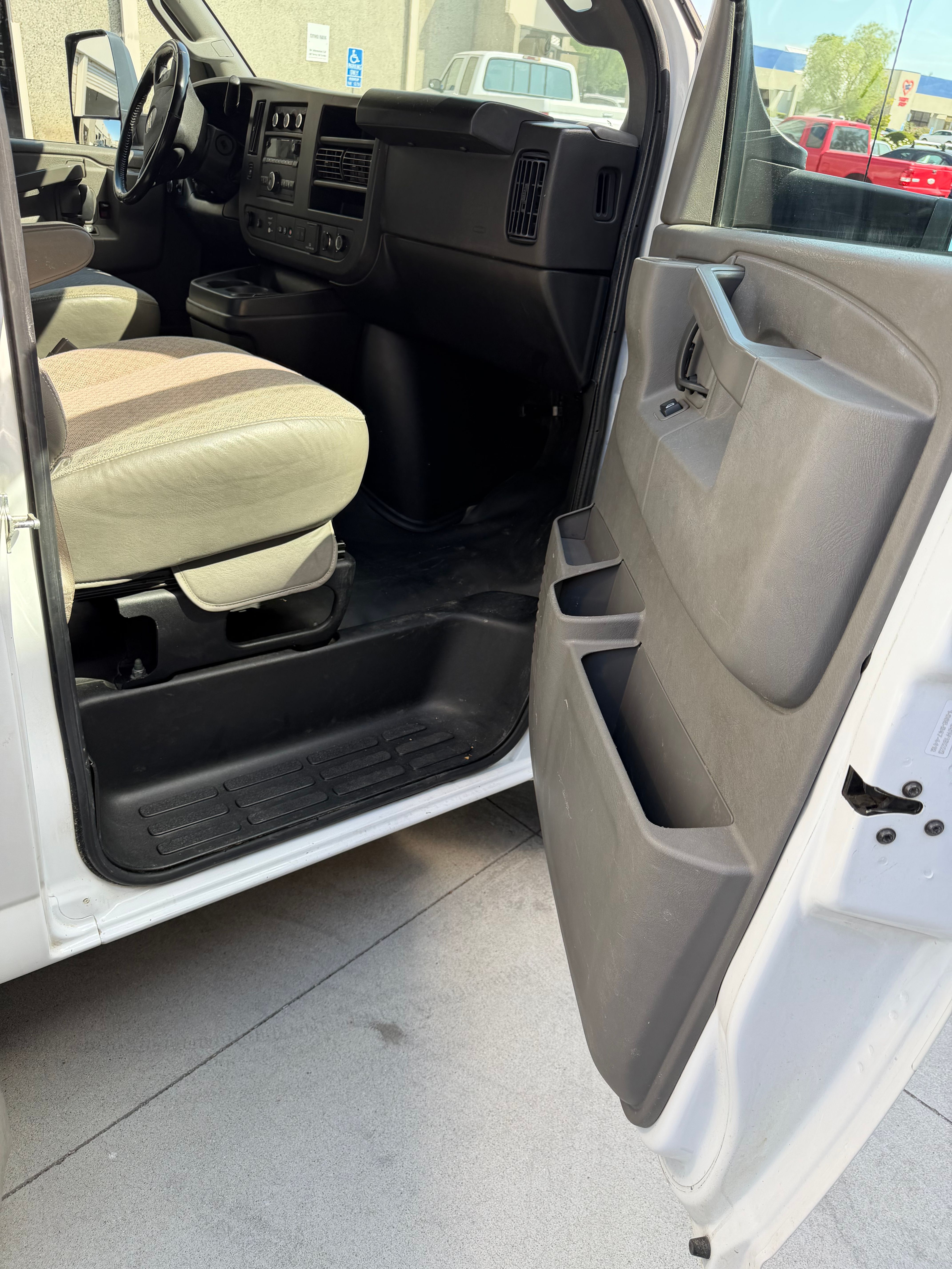Used 2021 Chevrolet Express 3500 w/ Power Convenience Package RWD image 12