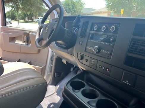 Used 2022 Chevrolet Express 2500 RWD image 14