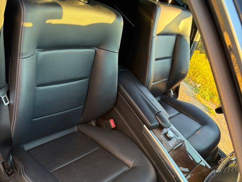 Used 2014 Mercedes-Benz E 350 E 350 4MATIC Sedan 4D image 12