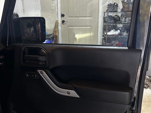 Used 2015 Jeep Wrangler Unlimited Sahara w/ Dual Top Group image 9