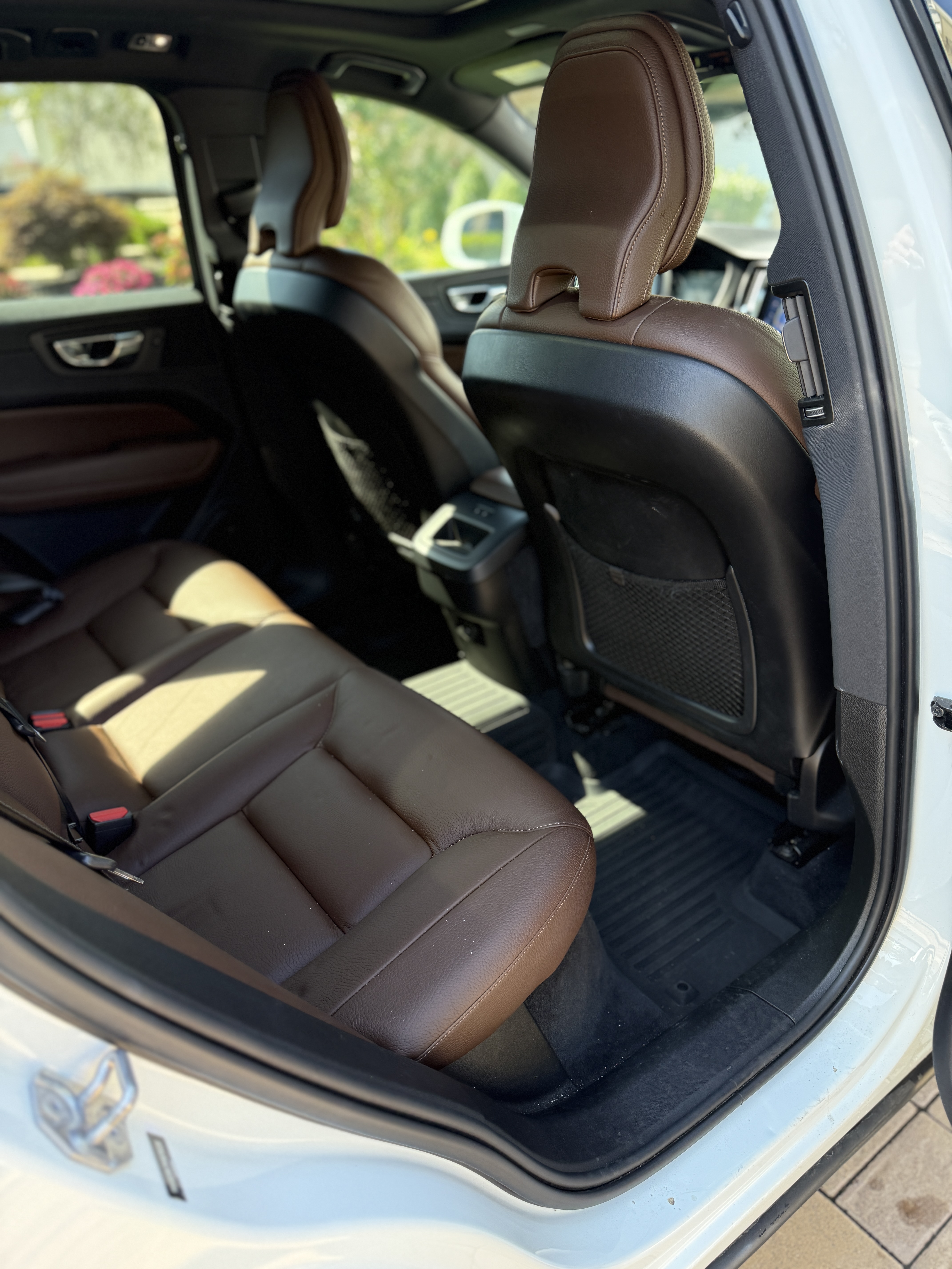Used 2021 Volvo XC60 T5 Momentum w/ Protection Package AWD/4WD image 18
