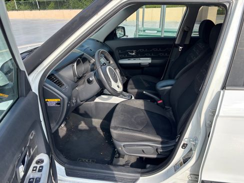 Used 2012 Kia Soul + w/ Audio Pkg FWD image 6