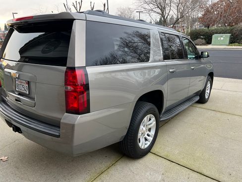 Used 2018 Chevrolet Suburban LT image 20