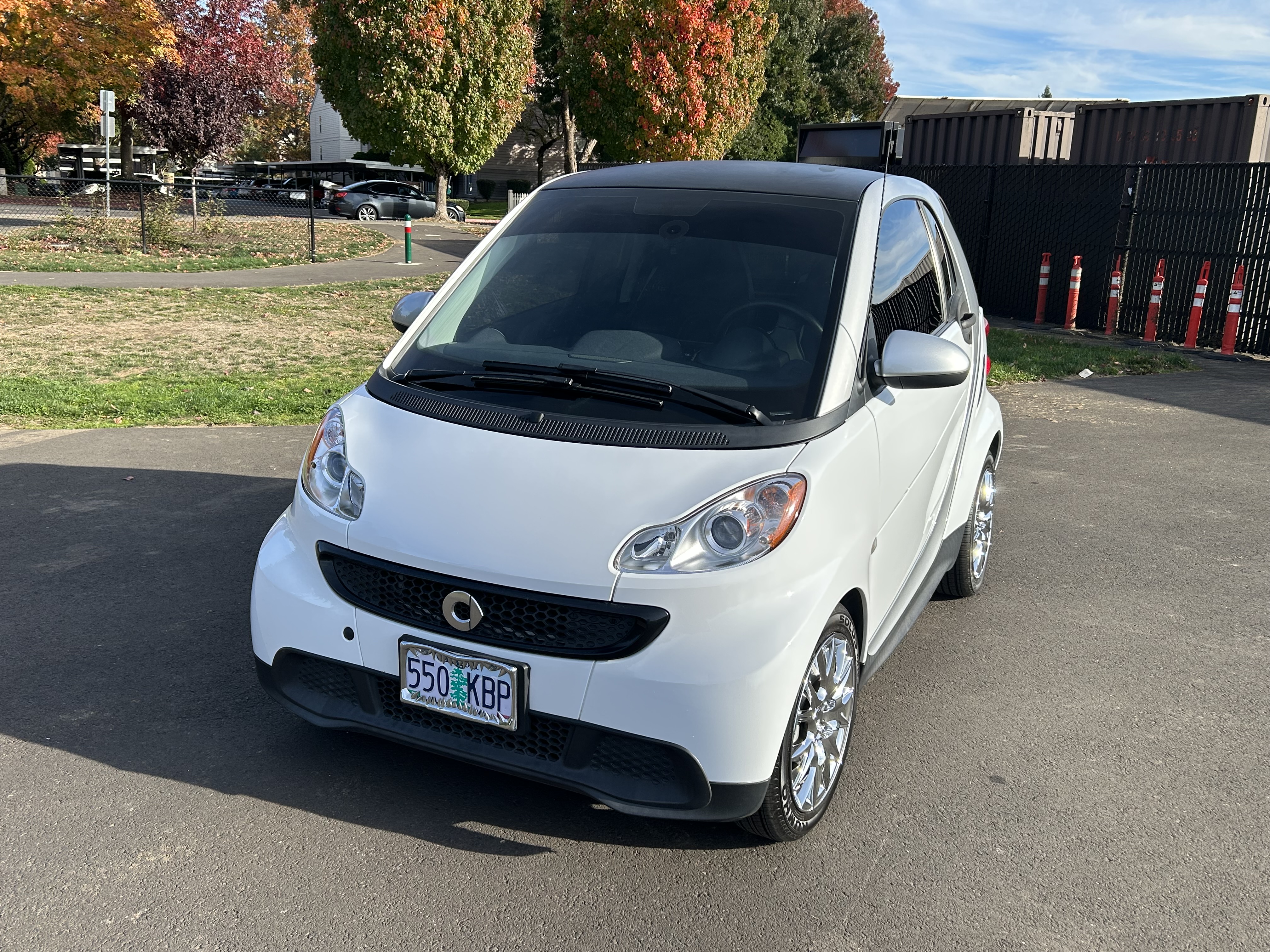 Used 2014 smart fortwo pure RWD image 2