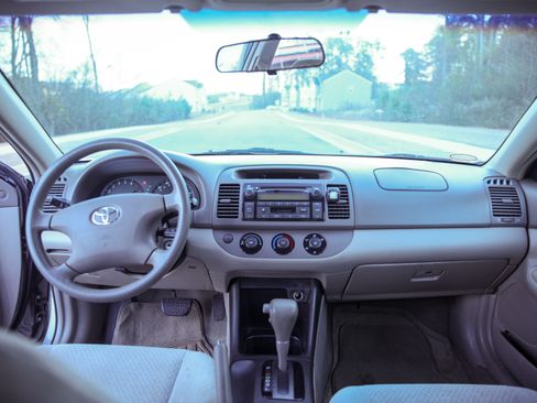 Used 2003 Toyota Camry LE FWD image 4