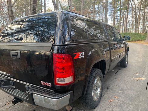 Used 2010 GMC Sierra 1500 SLT w/ All-Terrain Package image 10