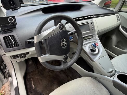 Used 2013 Toyota Prius Two FWD image 12