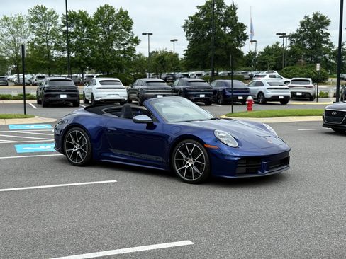 Used 2025 Porsche 911 Carrera T image 2