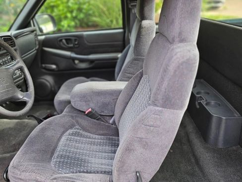 Used 1998 Chevrolet S10 Pickup LS image 23