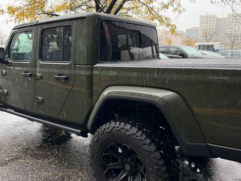 Used 2022 Jeep Gladiator Overland w/ Cold Weather Group image 16