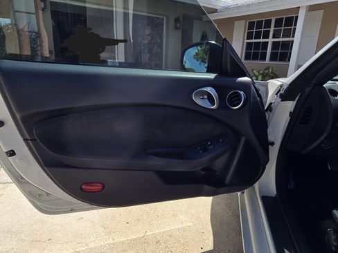 Used 2014 Nissan 370Z Touring w/ Sport Package image 13