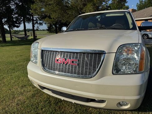 Used 2013 GMC Yukon XL SLT w/ Regional Value Package image 11