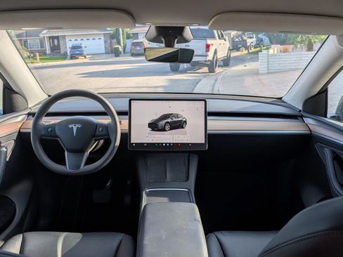 Used 2023 Tesla Model Y Long Range image 7