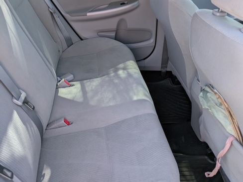 Used 2013 Toyota Corolla LE FWD image 5