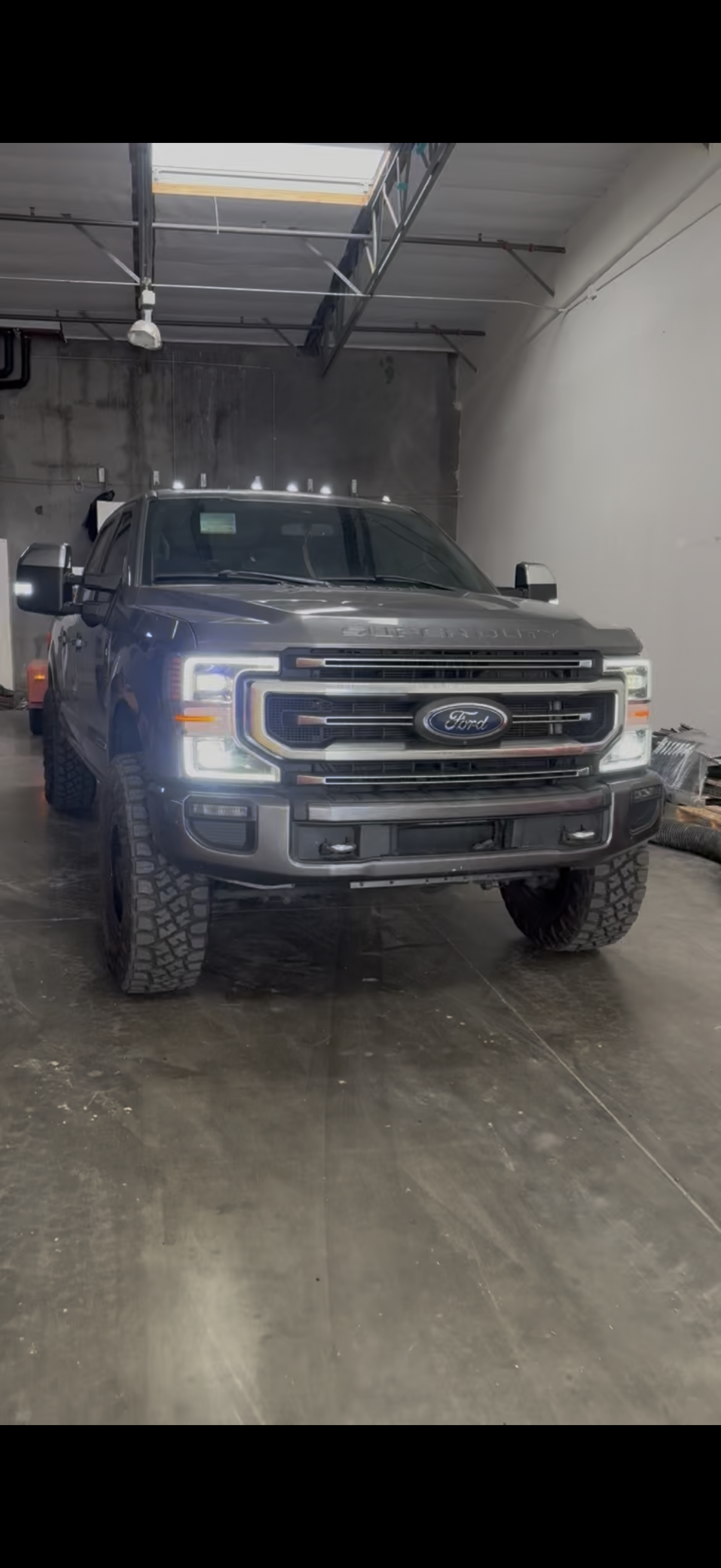 Used 2022 Ford F350 Platinum w/ FX4 Off-Road Package AWD/4WD image 4