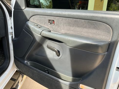 Used 2001 Chevrolet Silverado 1500 LS w/ Firm Ride Suspension Pkg image 10