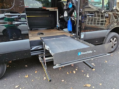 Used 2022 Mercedes-Benz Sprinter 2500 image 9