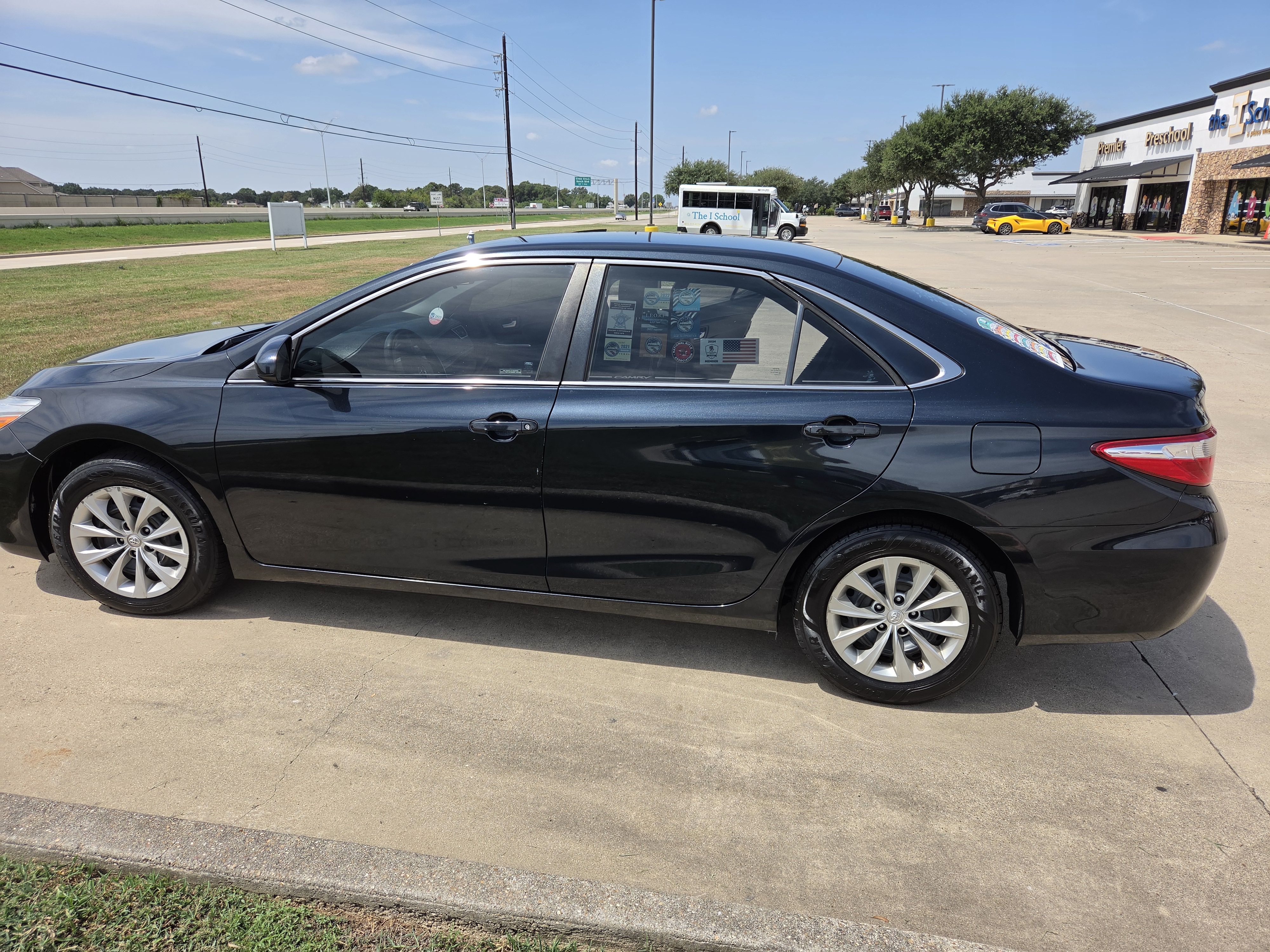 Used 2017 Toyota Camry LE FWD image 1