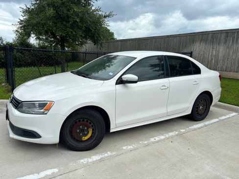 Used 2012 Volkswagen Jetta SE FWD image 1