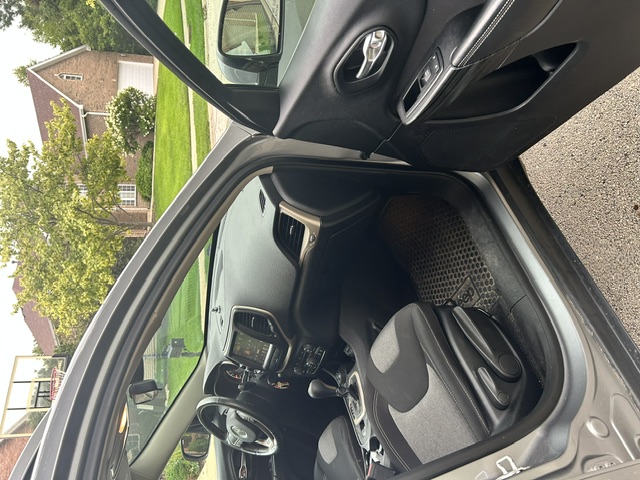 Used 2014 Jeep Cherokee Latitude AWD/4WD image 19
