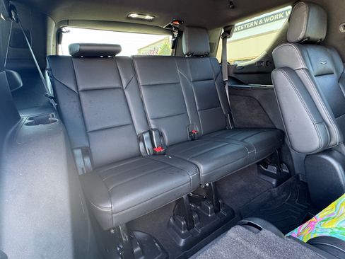 Used 2022 Cadillac Escalade Luxury w/ LPO, Illumination Package image 12