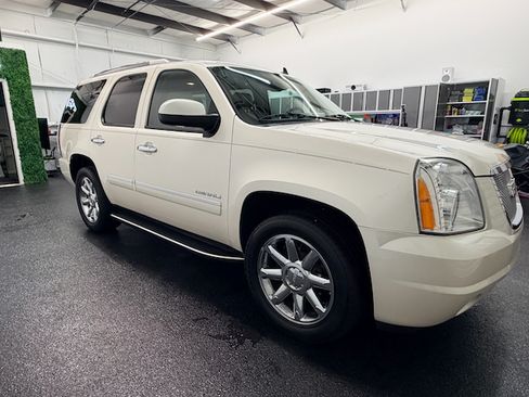 Used 2014 GMC Yukon Denali image 25