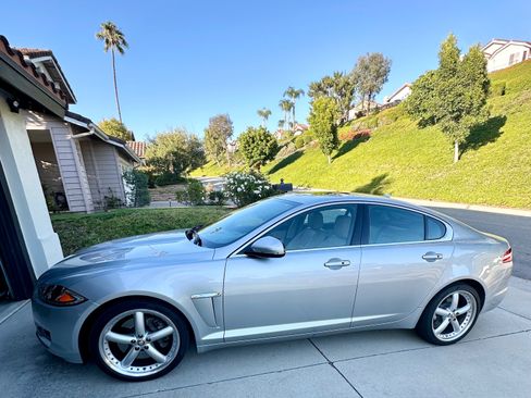 Used 2013 Jaguar XF RWD image 1