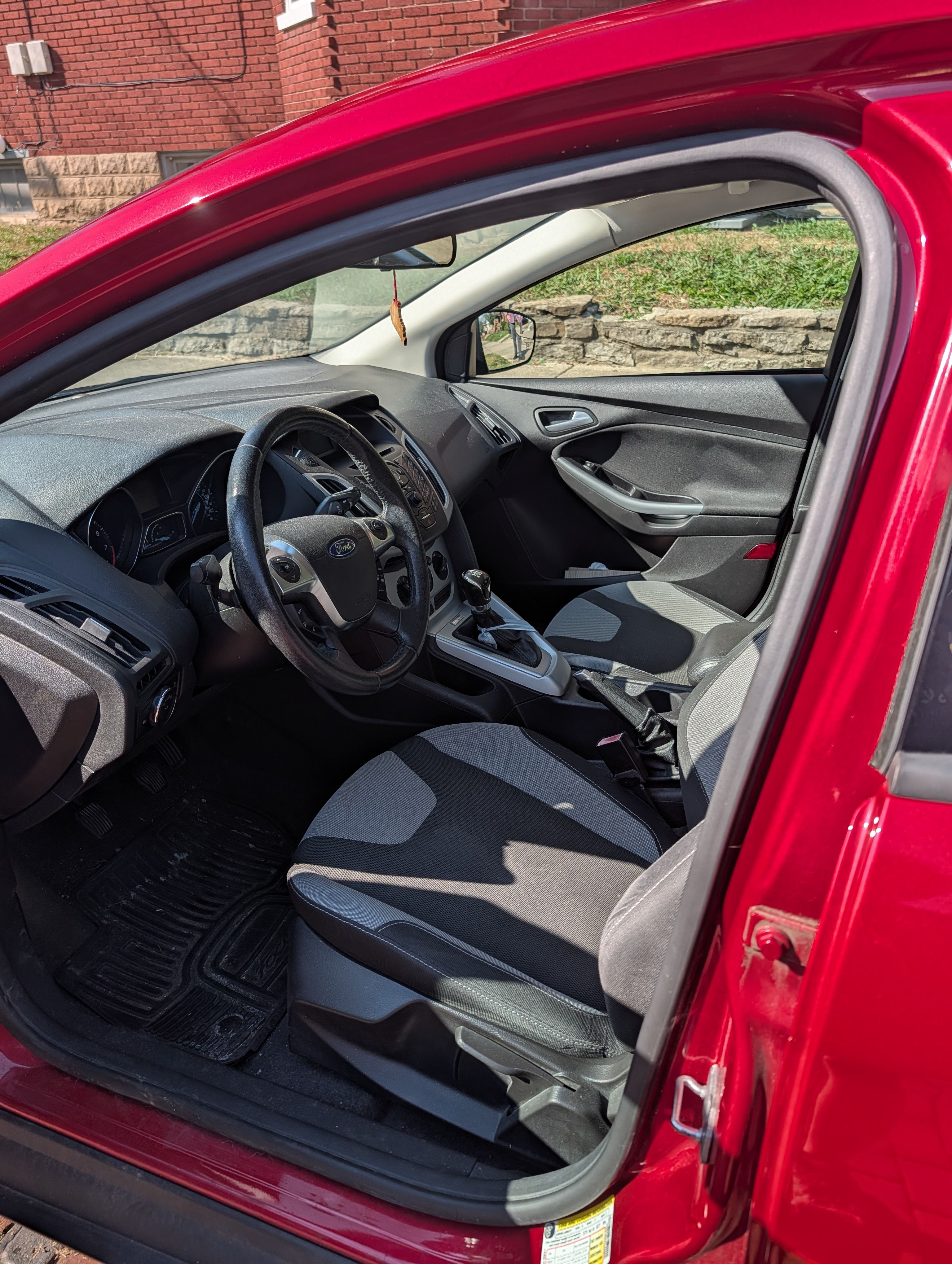 Used 2012 Ford Focus SE FWD image 8