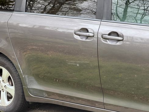 Used 2013 Toyota Sienna LE image 9