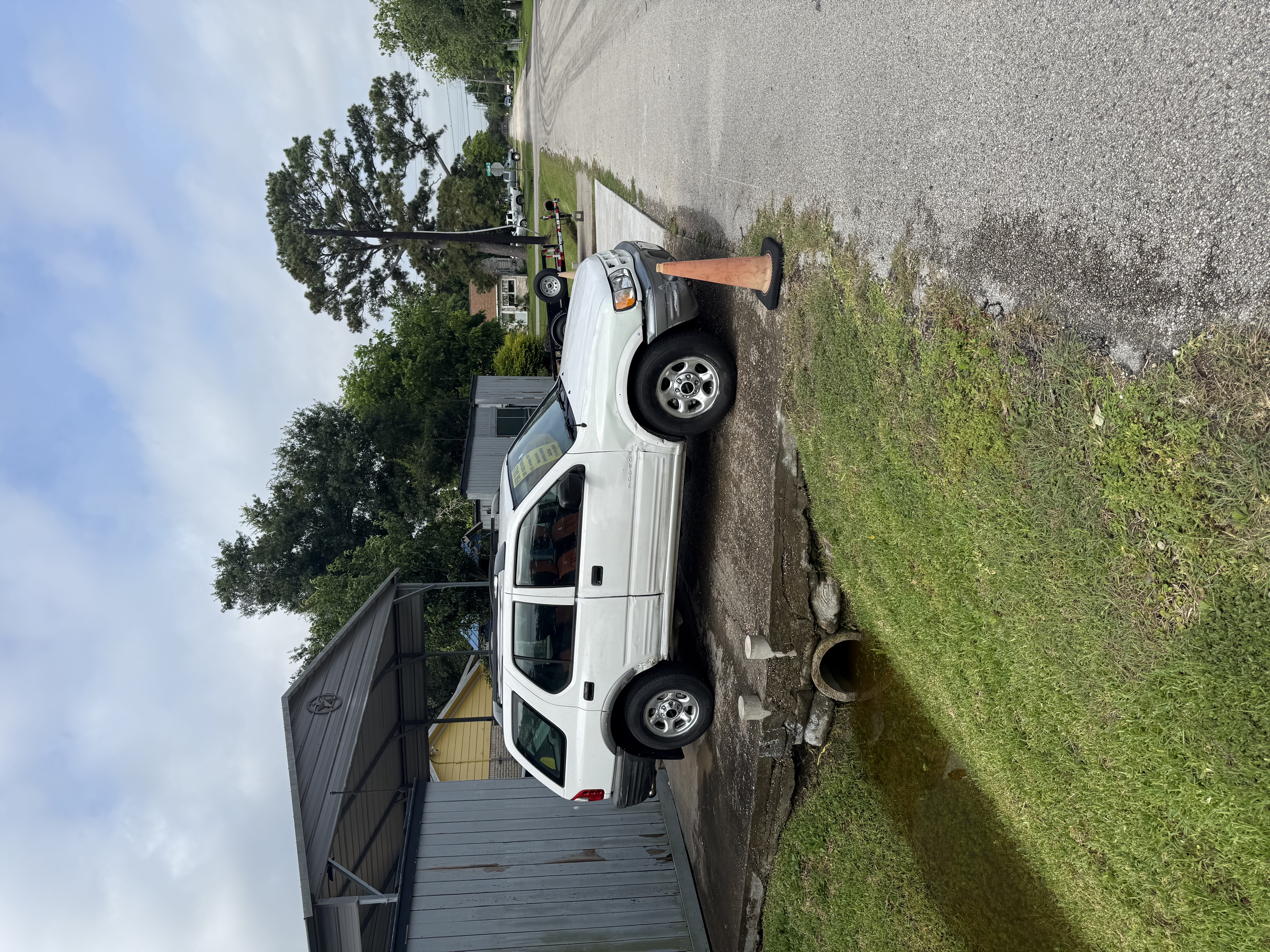 Used 2001 Isuzu Rodeo S RWD image 1
