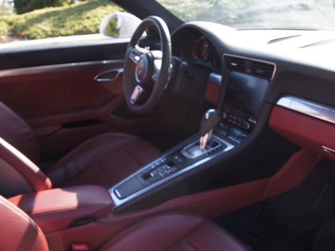 Used 2017 Porsche 911 Carrera 4 image 27