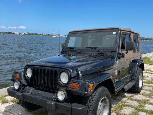 Used 1999 Jeep Wrangler Sahara AWD/4WD image 1