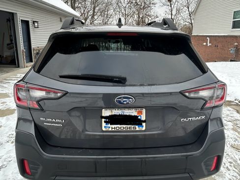 Used 2022 Subaru Outback Premium image 4