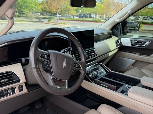 Used 2024 Lincoln Navigator L Reserve AWD/4WD image 6