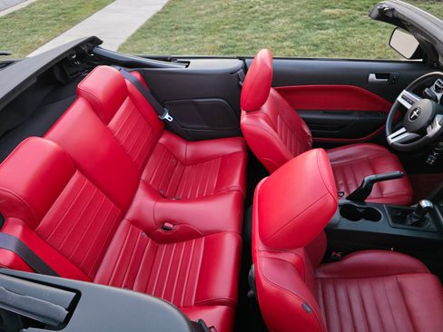 Used 2005 Ford Mustang GT Premium image 13